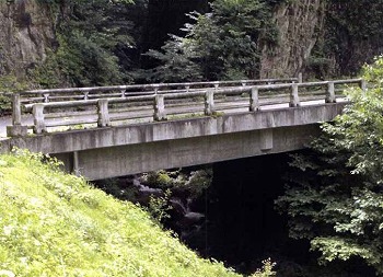 寺沢川小滝橋付近