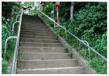 鳥頭坂横の熊野神社石段